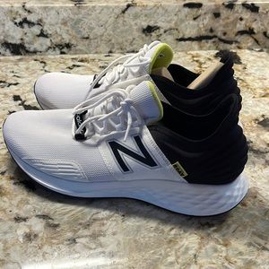 New Balance Fresh Foam ROAV Men's White/Black Athletic Running Training Shoes